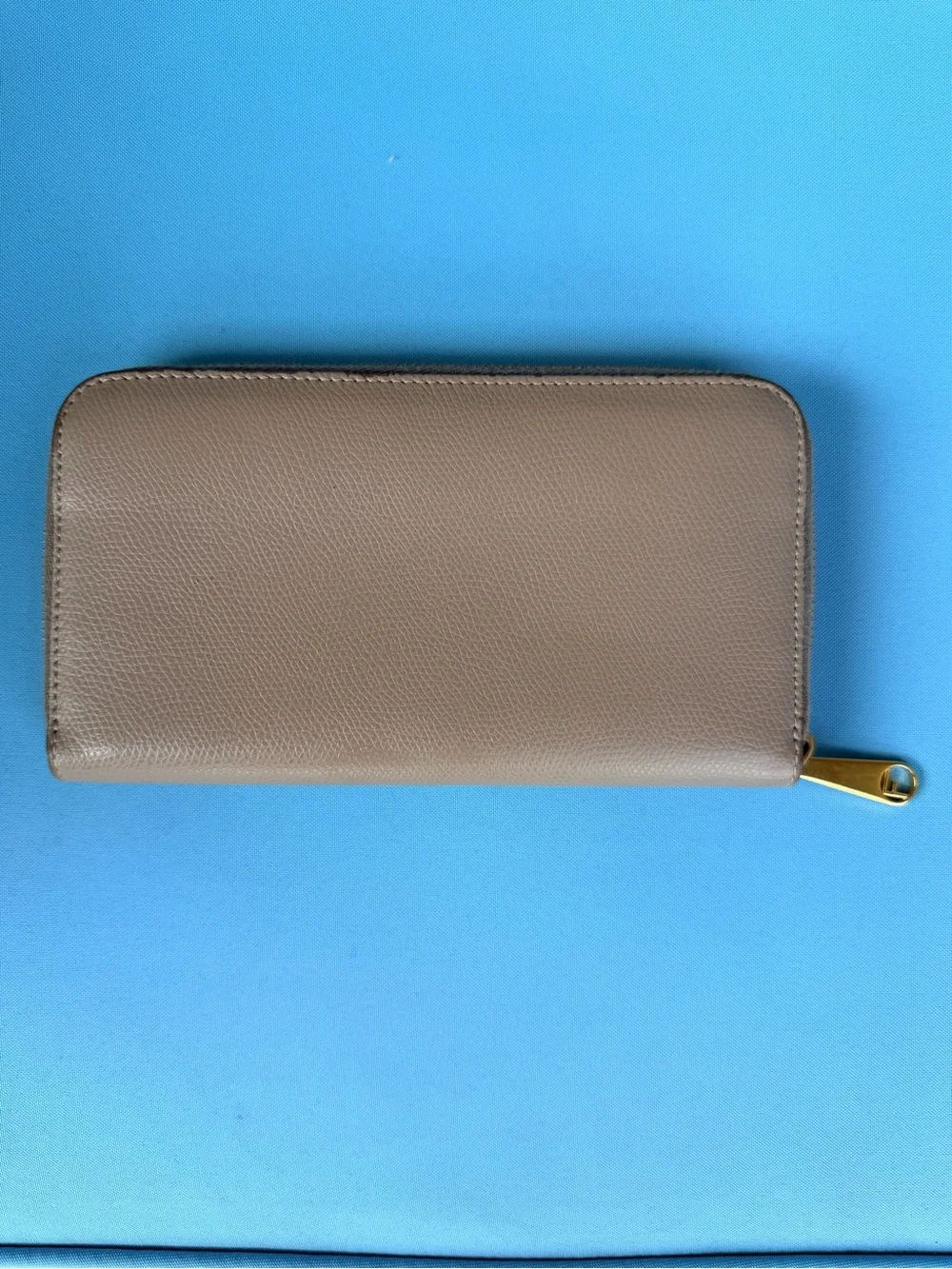 Fendi Zip-Around Wallet in Taupe with Gold Logo. AUTHENTIC